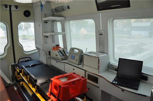 海丰县救护车内部
